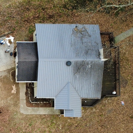 What Causes Black Streaks on Roofs in Harriman and Kingston?